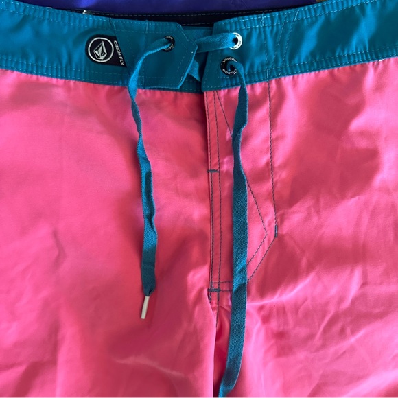 Set of 2 Volcom swim shorts - Picture 2 of 8